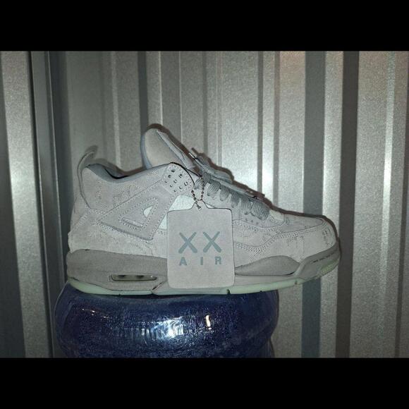 Rare Jordan 4 Retro x KAWS Cool Grey 2017 Size 11 Glow Kicks Sneakers - Picture 9 of 10